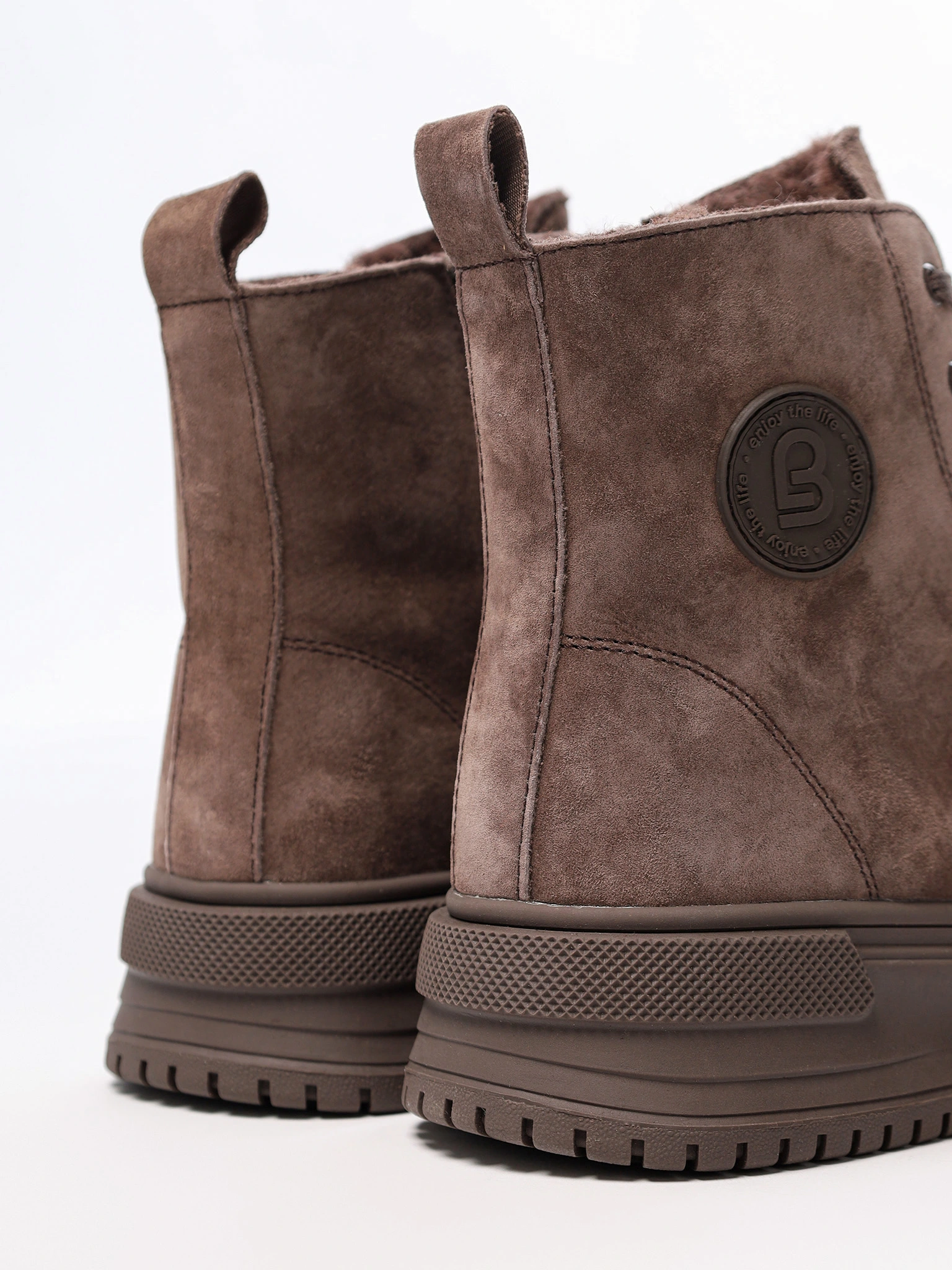 Ботинки коричневого цвета на средней платформе